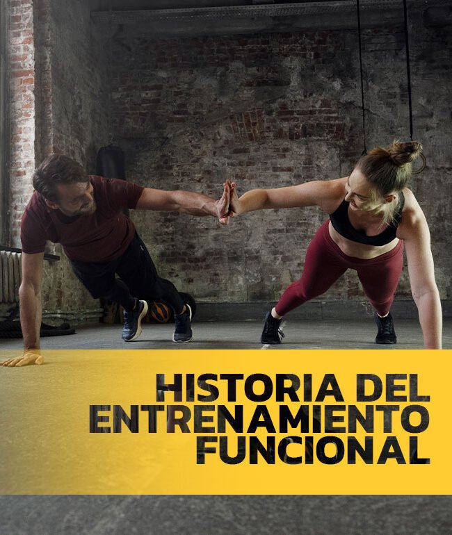 Un chico y una chica hacen ejercicio a la vez que chocan sus puños