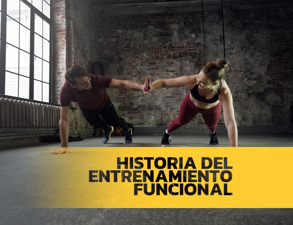 Un chico y una chica hacen ejercicio a la vez que chocan sus puños