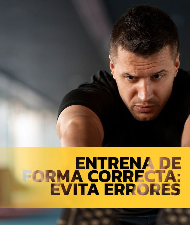 Un chico con camiseta negra haciendo ejercicio